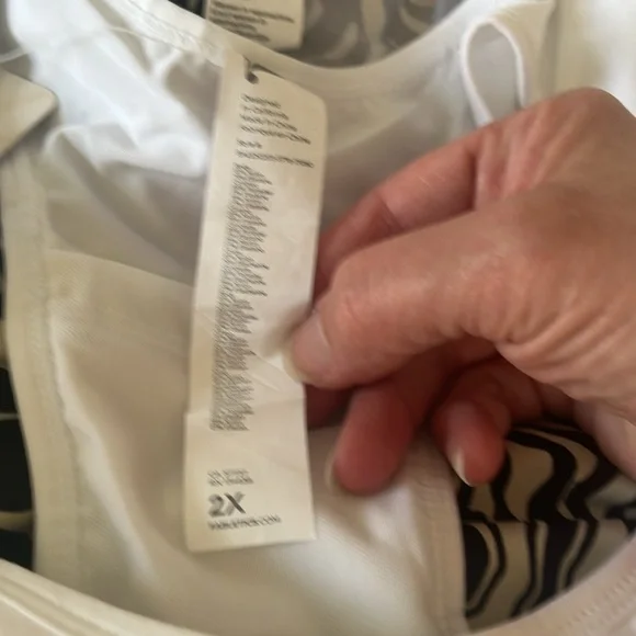 NWT lot of Fabletics White and Animal Print Sports bra - Picture 2 of 9